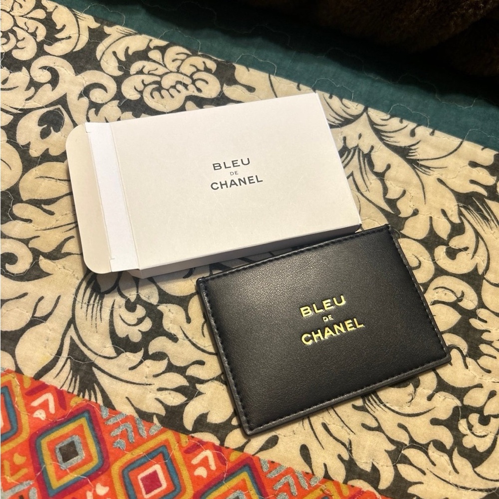 Chanel card holder
Bleu de Chanel